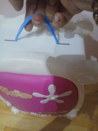 Armario Nancy: Mueble para muñecas.9€no negociabl