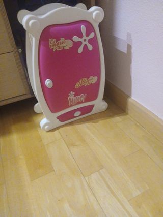 Armario Nancy: Mueble para muñecas.9€no negociabl