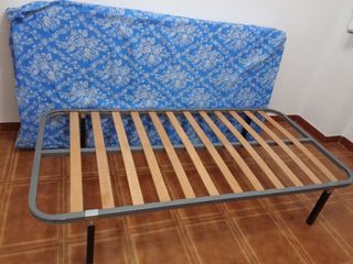Cama individual metálica con somier de madera