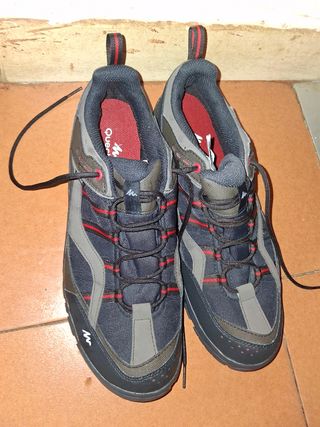Zapatillas Quechua trekking - rojas y negras