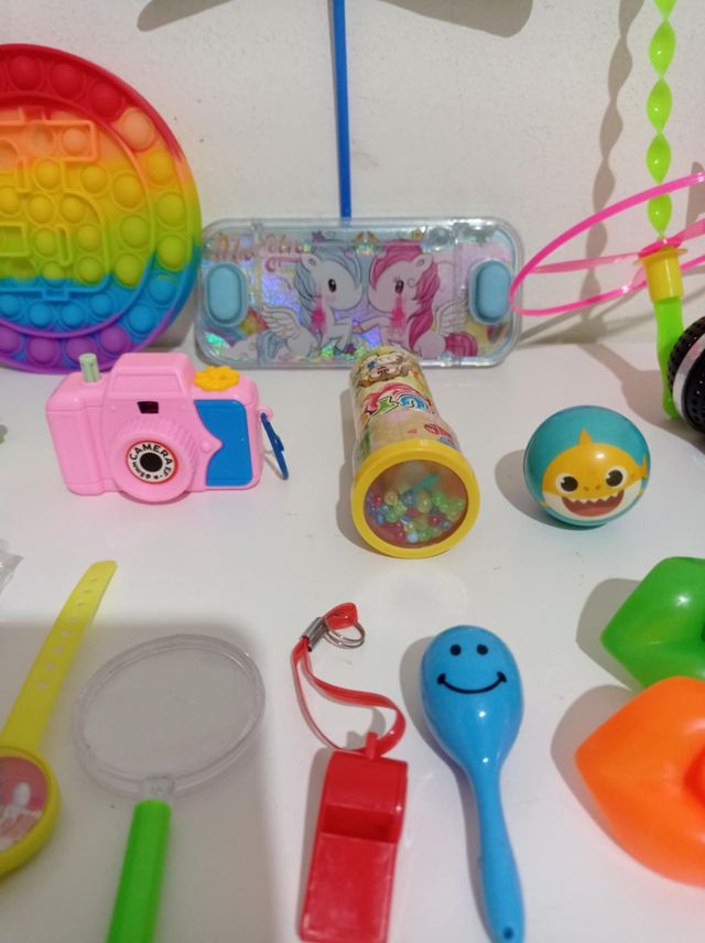 Lote de 22 juguetes para fiestas o piñatas