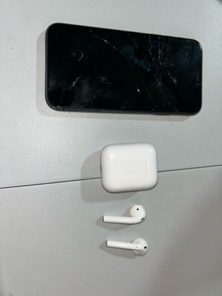 iPhone 11 + Airpods 1ª Gen