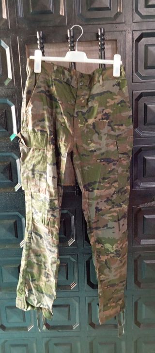 Pantalones camuflaje militar