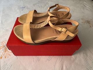 Sandalias Wonders. Nuevas. Talla 38