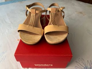 Sandalias Wonders. Nuevas. Talla 38