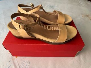Sandalias Wonders. Nuevas. Talla 38