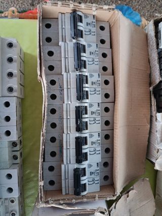 Interruptor magnetotérmico se venden todos juntos