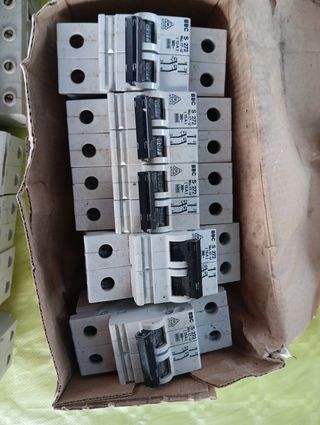 Interruptor magnetotérmico se venden todos juntos