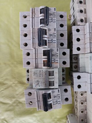 Interruptor magnetotérmico se venden todos juntos