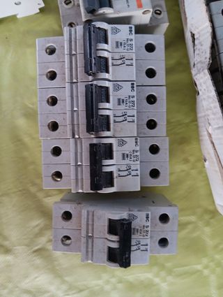 Interruptor magnetotérmico se venden todos juntos