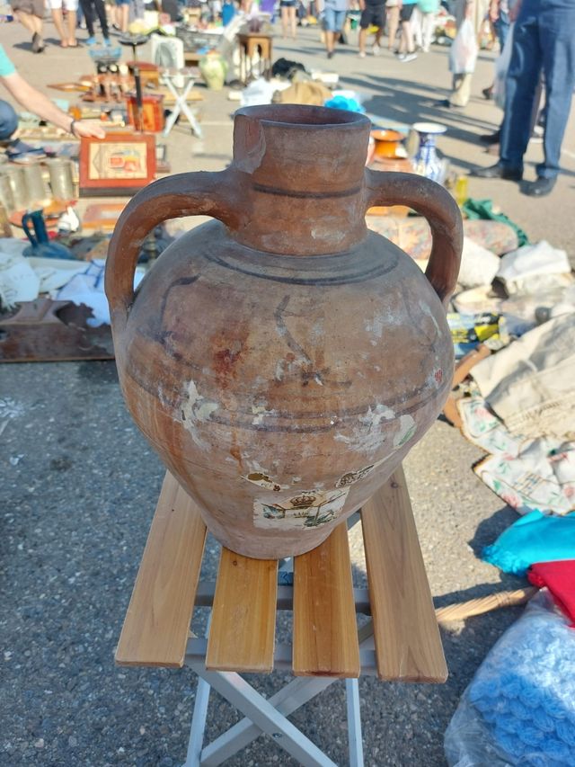 Cántaro antiguo de barro