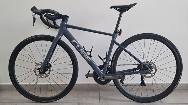 Bicicleta Cube Attain Pro 2025