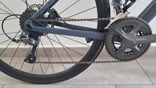 Bicicleta Cube Attain Pro 2025