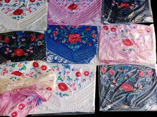 Mantón de manila bordados de varios colores ,nuevo