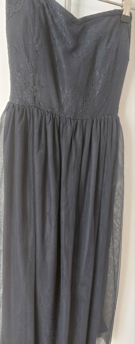 Vestito blu notte in pizzo e tulle