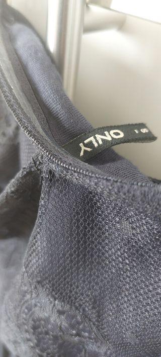 Vestito blu notte in pizzo e tulle