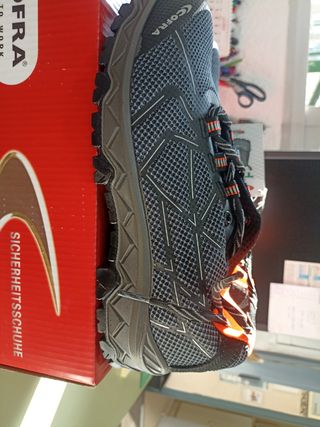 ZAPATOS DE SEGURIDAD COFRA N40