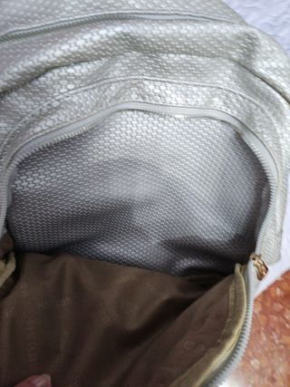 Mochila plateada con lentejuelas