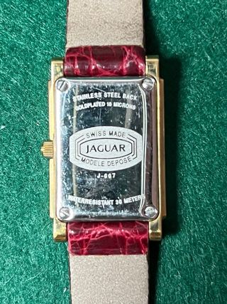 Reloj Jaguar clasico dorado y rojo vintage mujer.