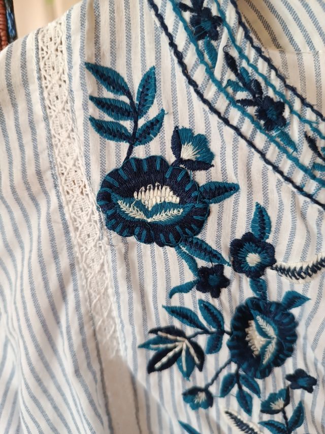 Blusa bordad rayas azules