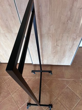 Perchero SILBON metálico negro con ruedas