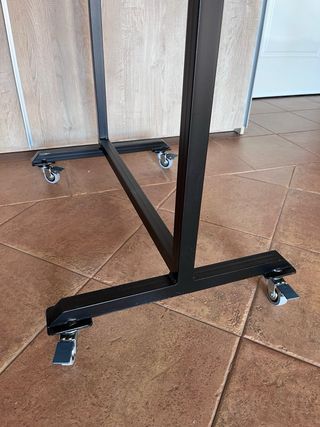 Perchero SILBON metálico negro con ruedas