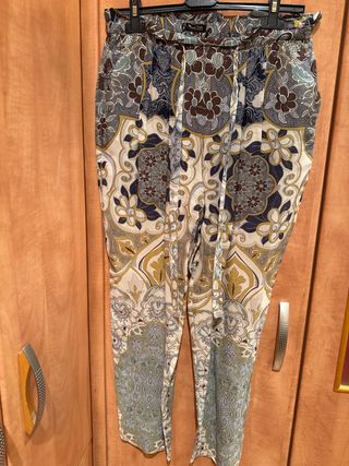 Pantalón Massimo Dutti estampado