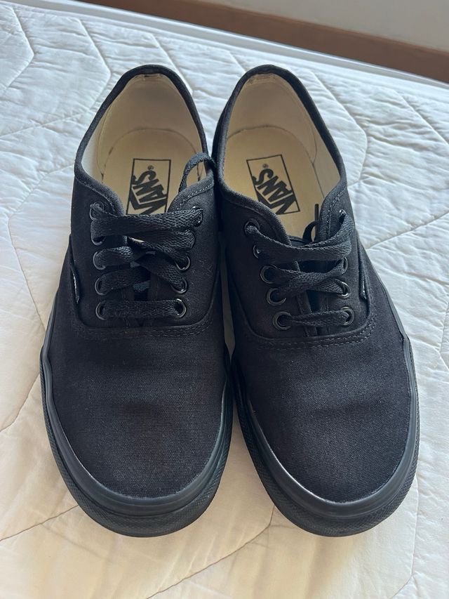 Vans Authentic negras - Talla 39