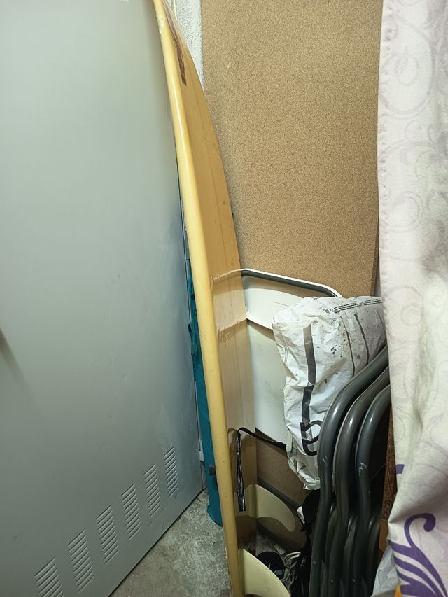 Wat Say usa prancha de surf