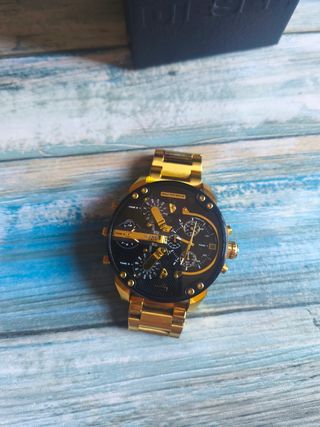 Reloj Diesel dorado