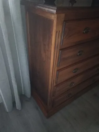 Cabecero y mesitas de noche de madera