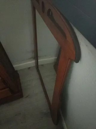 Cabecero y mesitas de noche de madera