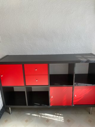 Estanteria modular roja y negra