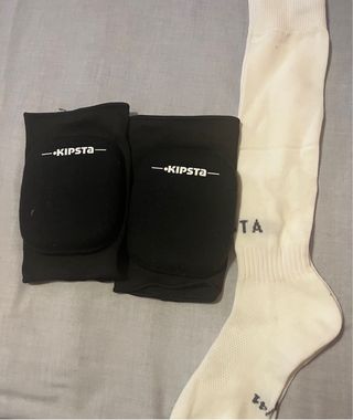 Rodilleras Kipsta y calcetines
