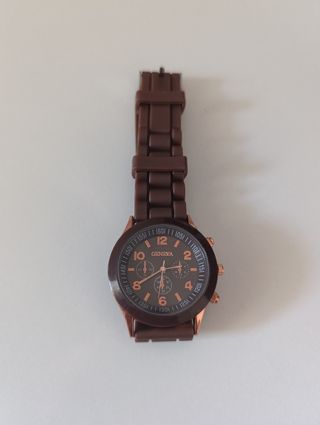Reloj clásico de pulsera marron