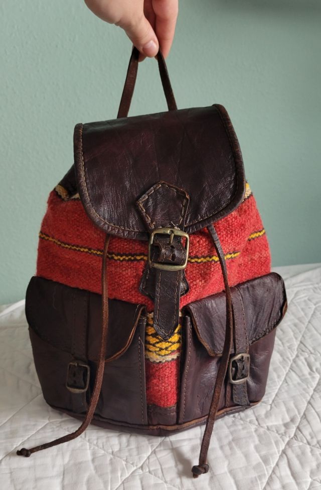 Mochila cuero marrón-rojo