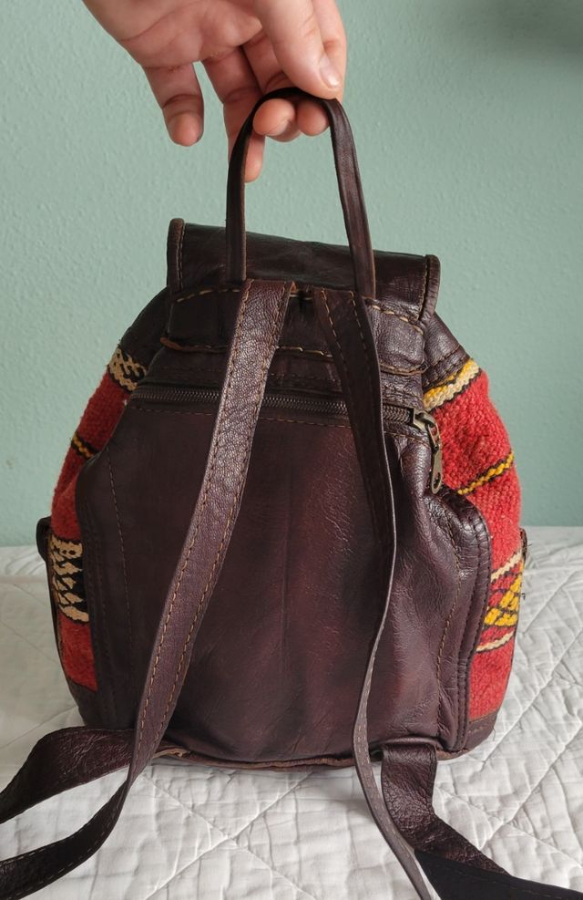 Mochila cuero marrón-rojo