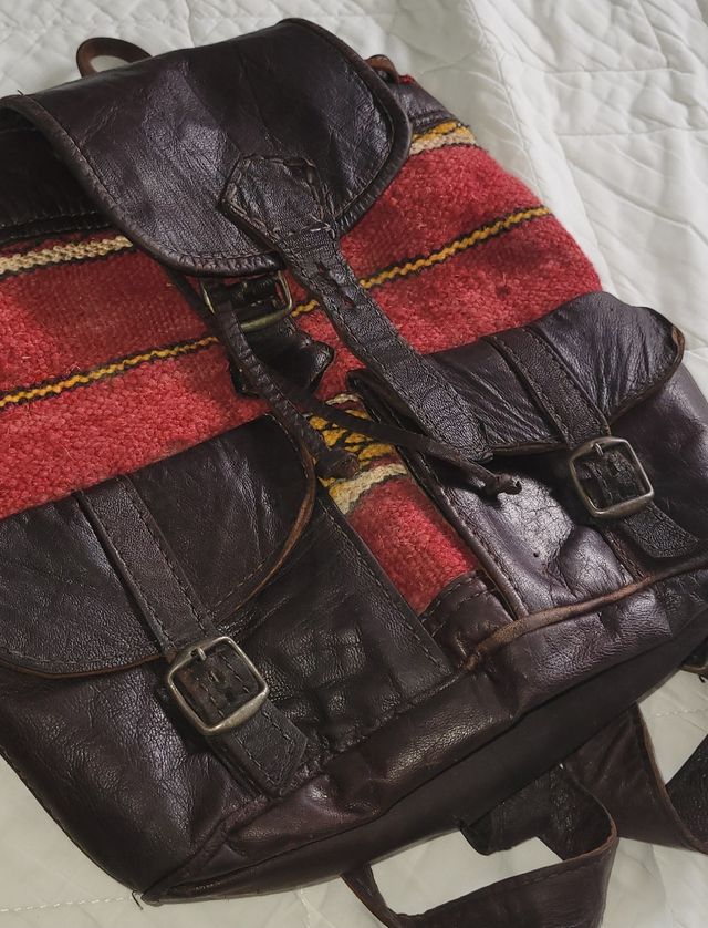 Mochila cuero marrón-rojo