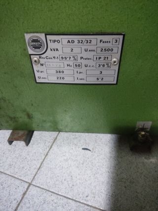 Transformador trifásico Dee 2 kva en buen estado.