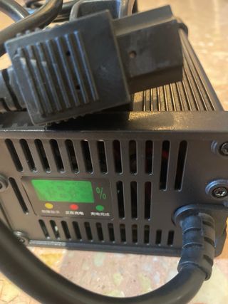 Cargador batería moto eléctrica 84V15A