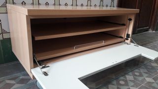 Aparador con ruedas - blanco y beige