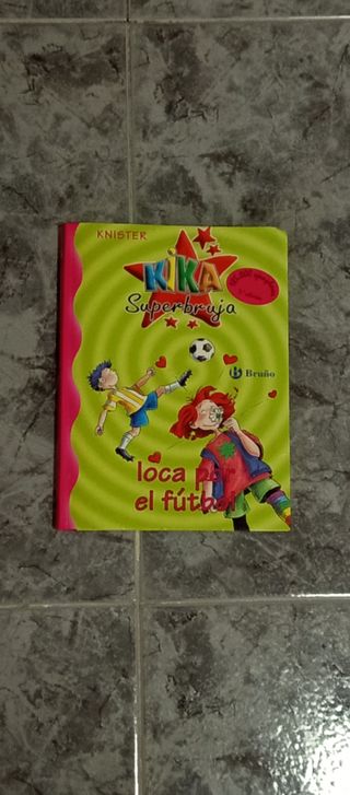 Libro "Kika superbruja - Loca por el fútbol"