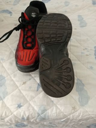 Nike Air Max Plus TN - rojas y negras - 38