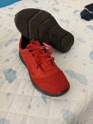 Zapatillas SKECHERS rojas