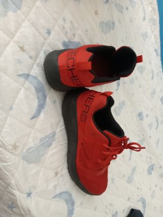 Zapatillas SKECHERS rojas