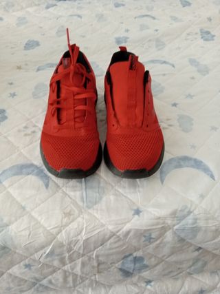 Zapatillas SKECHERS rojas
