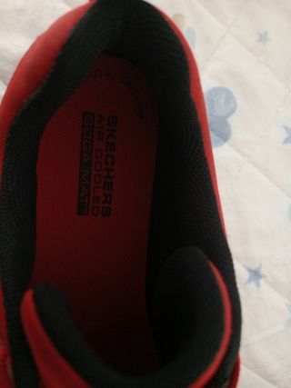 Zapatillas SKECHERS rojas