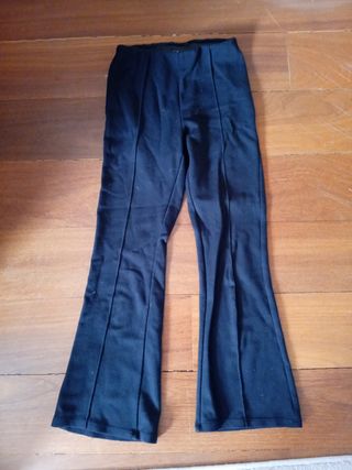 Pantalón acampanado negro