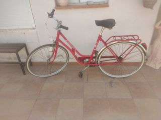 Bicicleta BH clásica roja