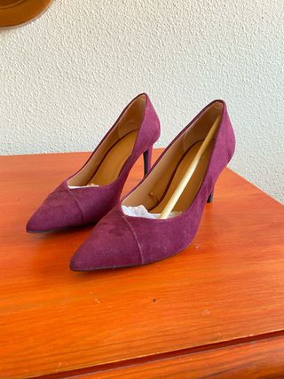 Zapatos salón tacón aguja burdeos